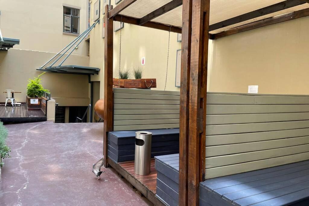 Cool & Easy Flat In The Heart Of Marshalltown Johannesburg Exterior photo