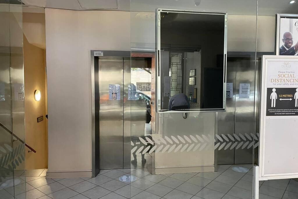 Cool & Easy Flat In The Heart Of Marshalltown Johannesburg Exterior photo