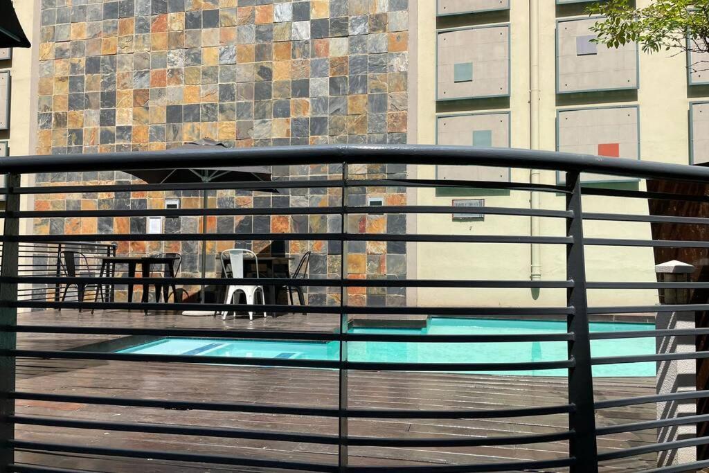 Cool & Easy Flat In The Heart Of Marshalltown Johannesburg Exterior photo